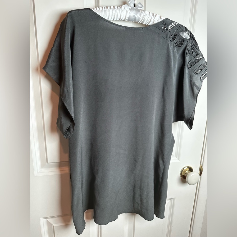 Matty M olive green Blouse with Lace Accents 💯 silk - Picture 5 of 6